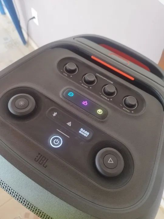 Caixa de som JBL Partybox Stage 320 com luzes e Bluetooth - Foto 3