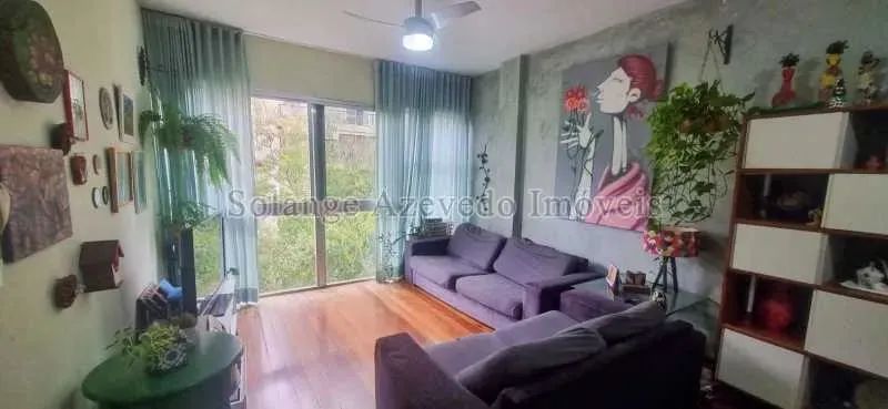 Apartamento de 2 quartos e varanda na Tijuca.