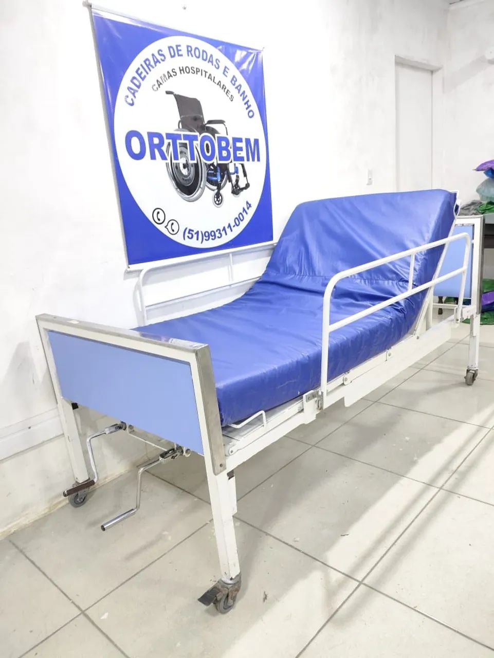 Cama Hospitalar 2 Manivelas com Colchão Impermeável e Travesseiro Guardas laterais  - Foto 6