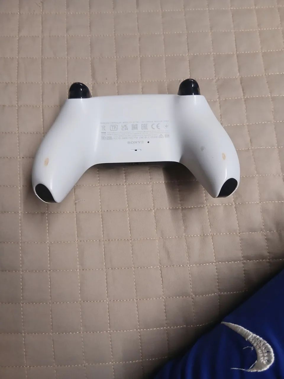 White DualSense with drift, shipped via postal service with fee64717107526913120