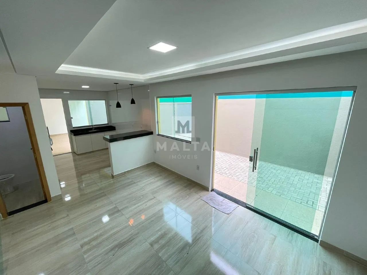 Casa recém construída 03 quartos em Sarzedo