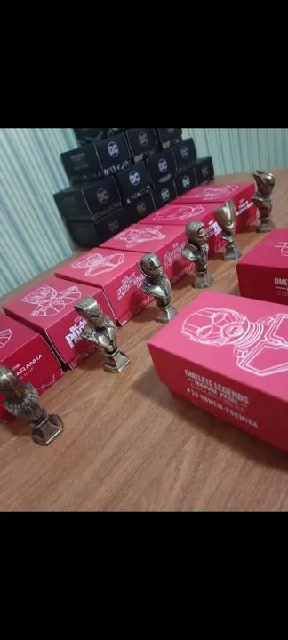 Miniaturas de personagens DC Comics e Marvel