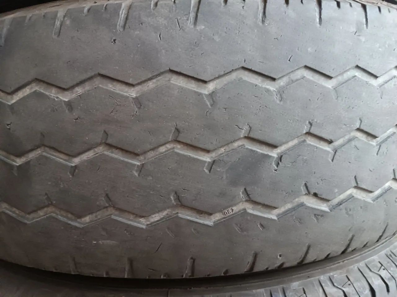 Pneus Sprinter/Ducato/Master/Iveco 225/75R16  - Foto 2