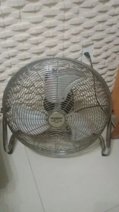 Ventilador de Mesa Mondial - Usado