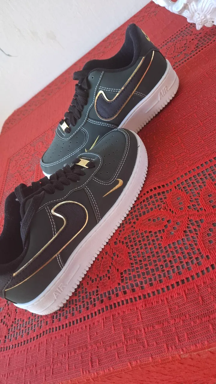 Nike Air Force 1 Verde com Dourado