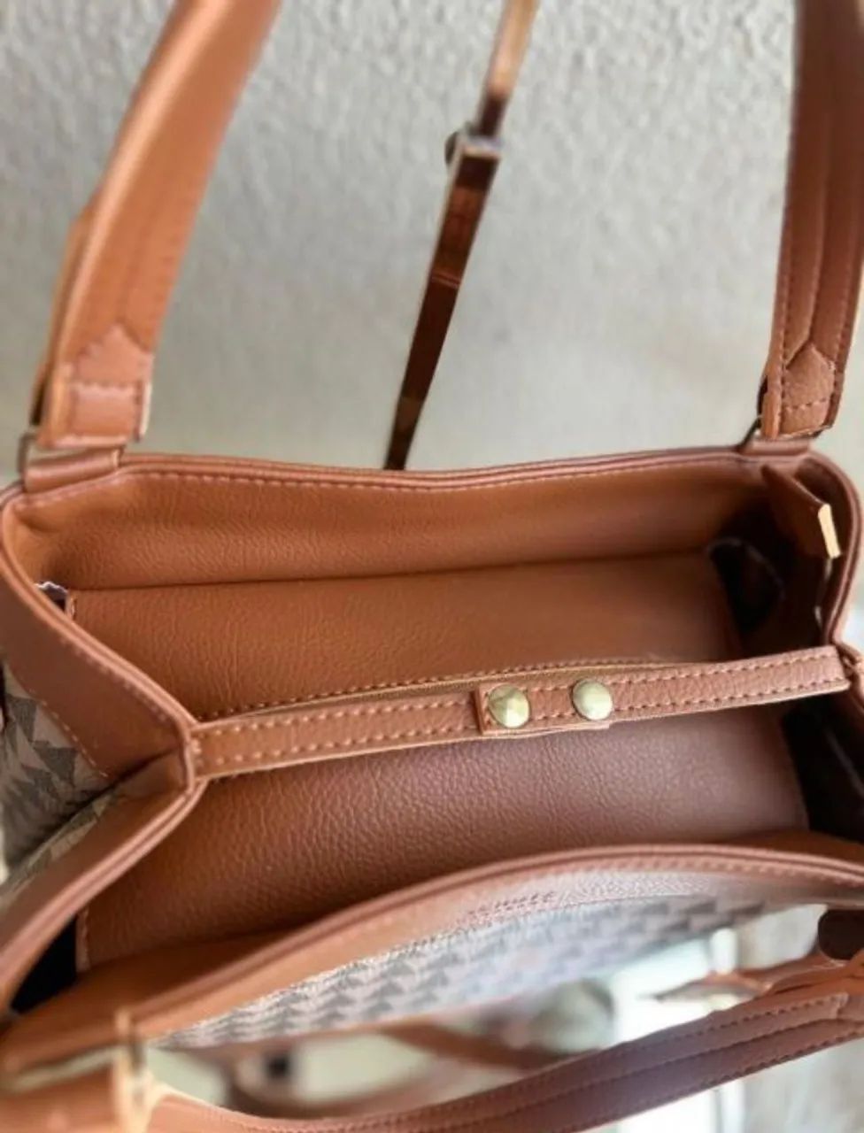 Bolsa Schutz triangle estampada com alça de ombro e mão - Foto 5