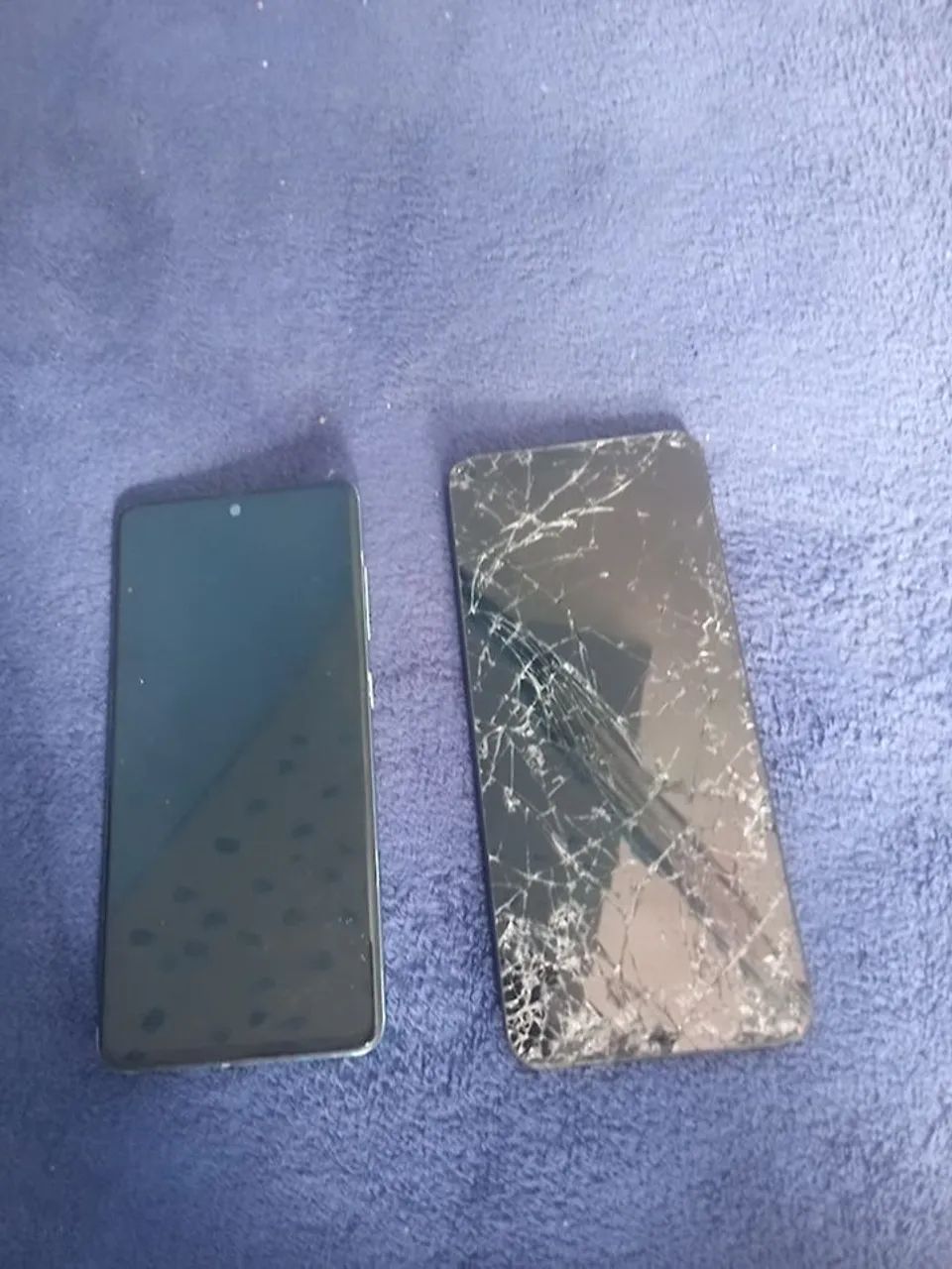 Vendo esses dois celulares um é o Samsung a51 o outro é um redmi 12, ops: o redmi liga