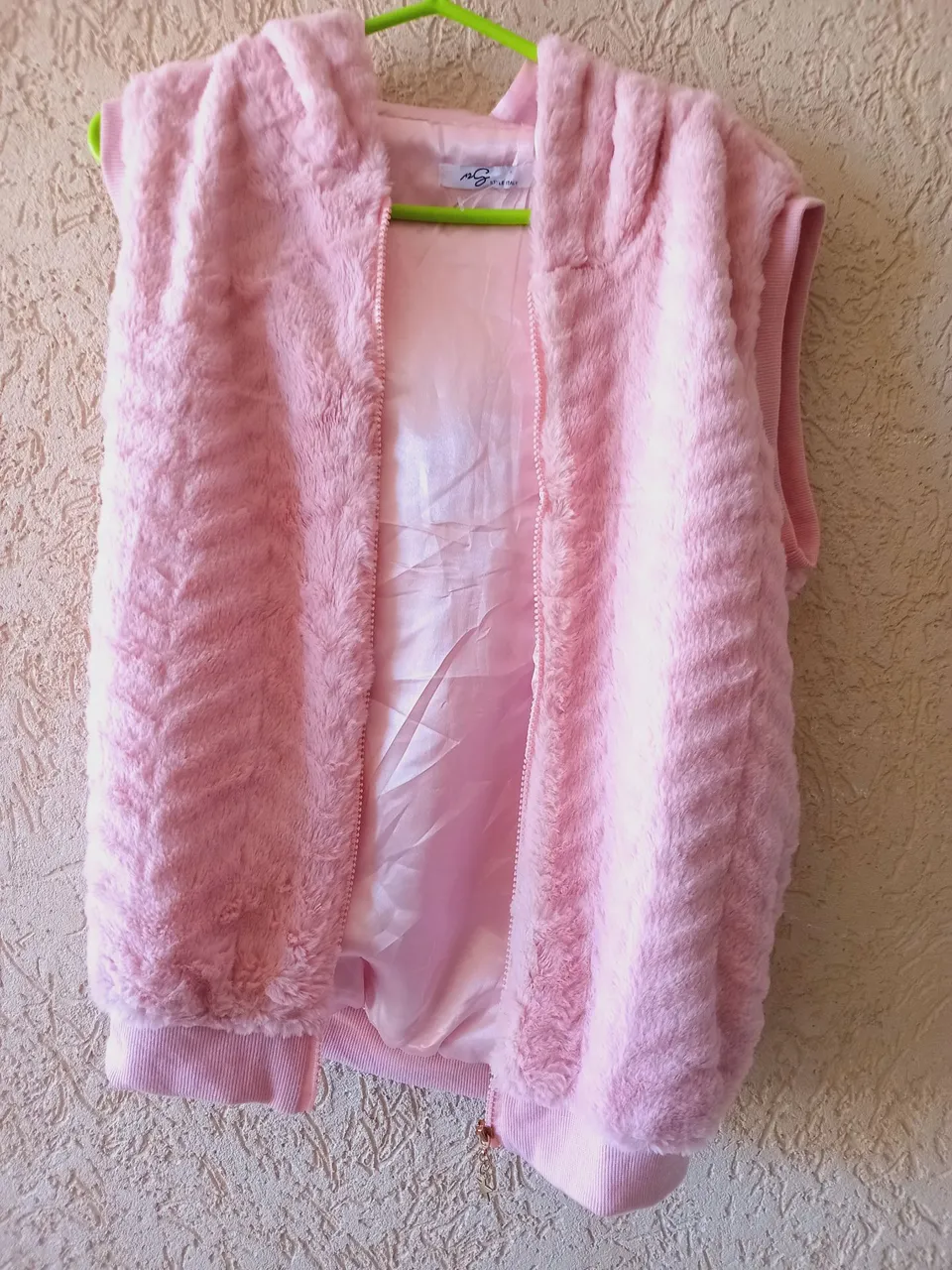 Colete Rosa de Pelúcia com Capuz