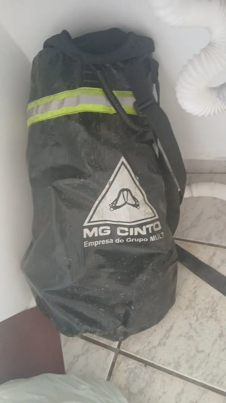 Vendo 2 kit de alpinismo Completo com mais 2 capacete