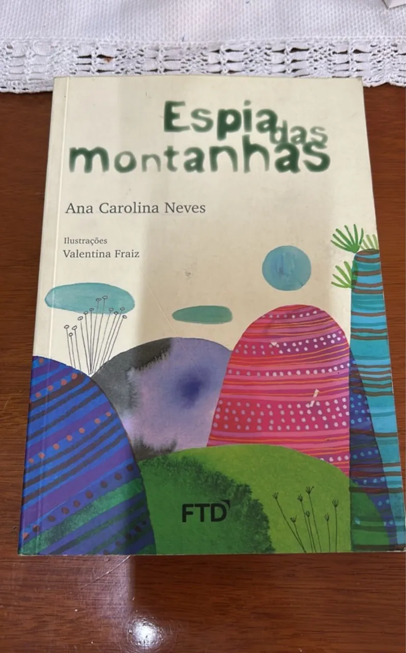 Livro Espiãs das Montanhas - Ana Carolina Neves