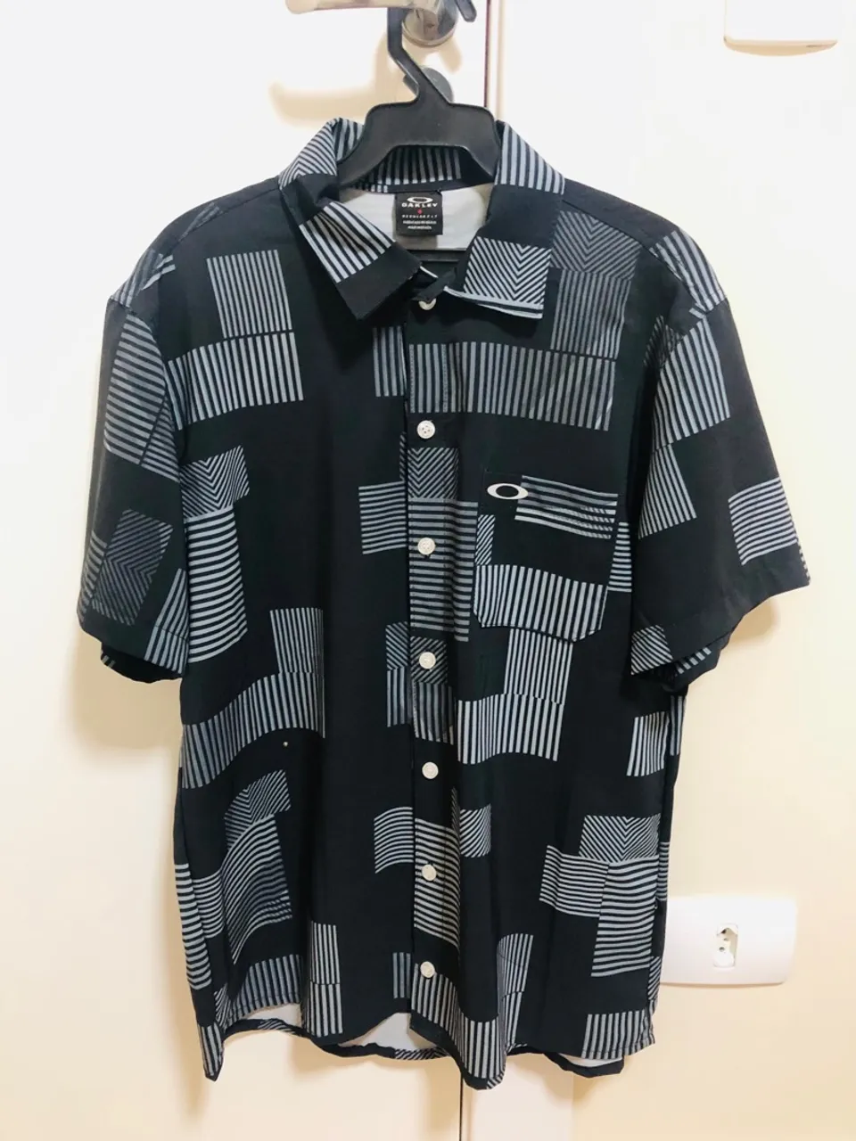 Camisa Oakley preta