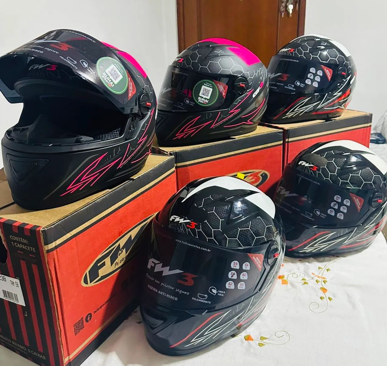 CAPACETE FW3 GT2 NA PROMOÇÃO NA CAIXA LACRADO ROSA FOSCO e VERMELHO TAMANHO; 58;