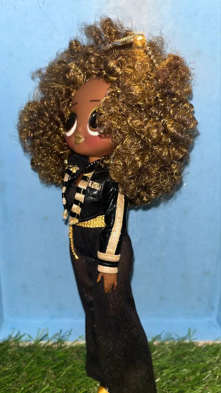 Boneca de moda L.O.L. Surprise! O.M.G. Royal Bee  - Foto 4