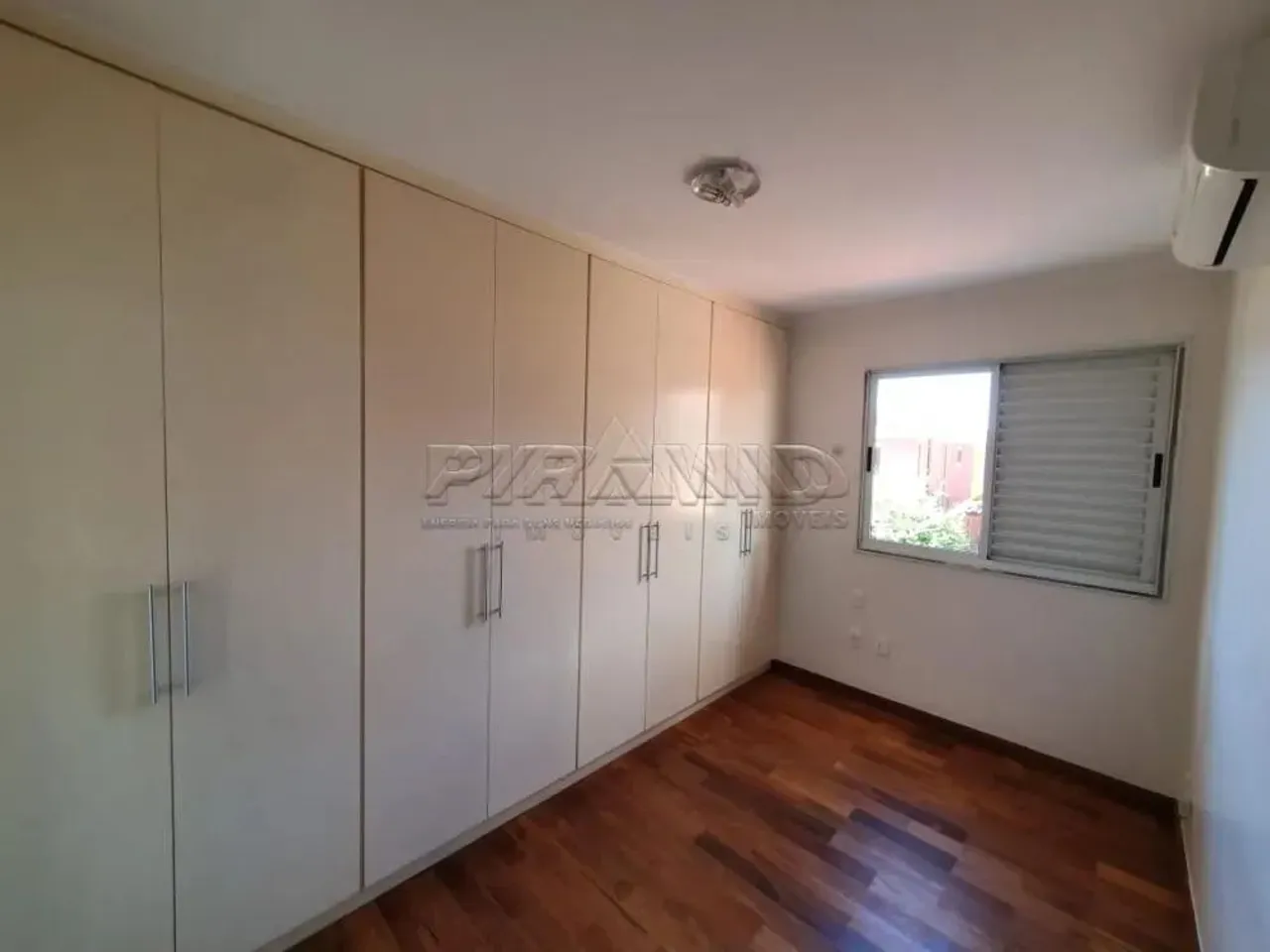 Sobrado em condomínio fechado, bairro Bosque dos Juritis, Zona Sul em Ribeirão Preto/SP.