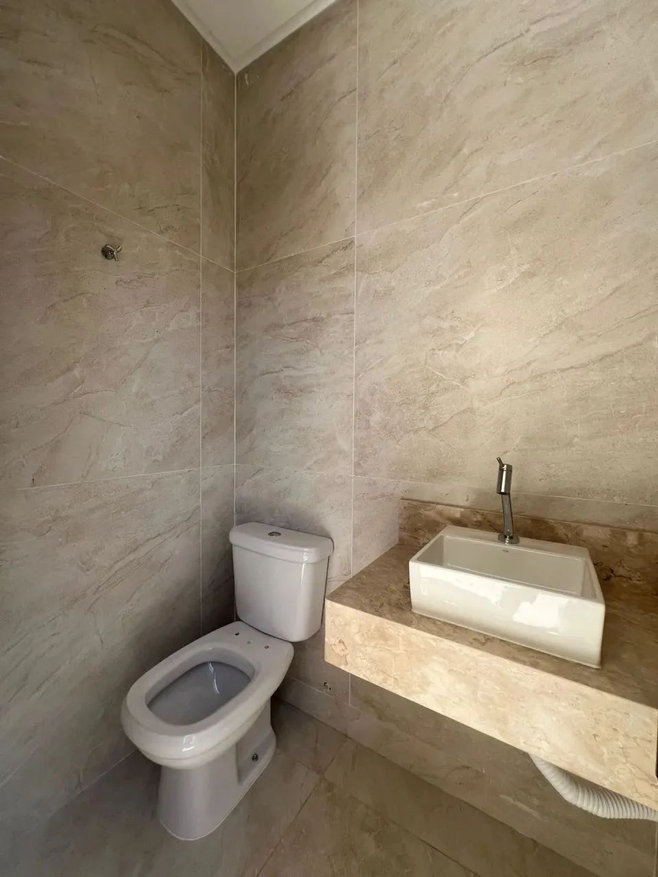 Casa de 3 quartos e com Piscina,  Ótima localização no Setor Faiçalville região com boa va - Foto 2