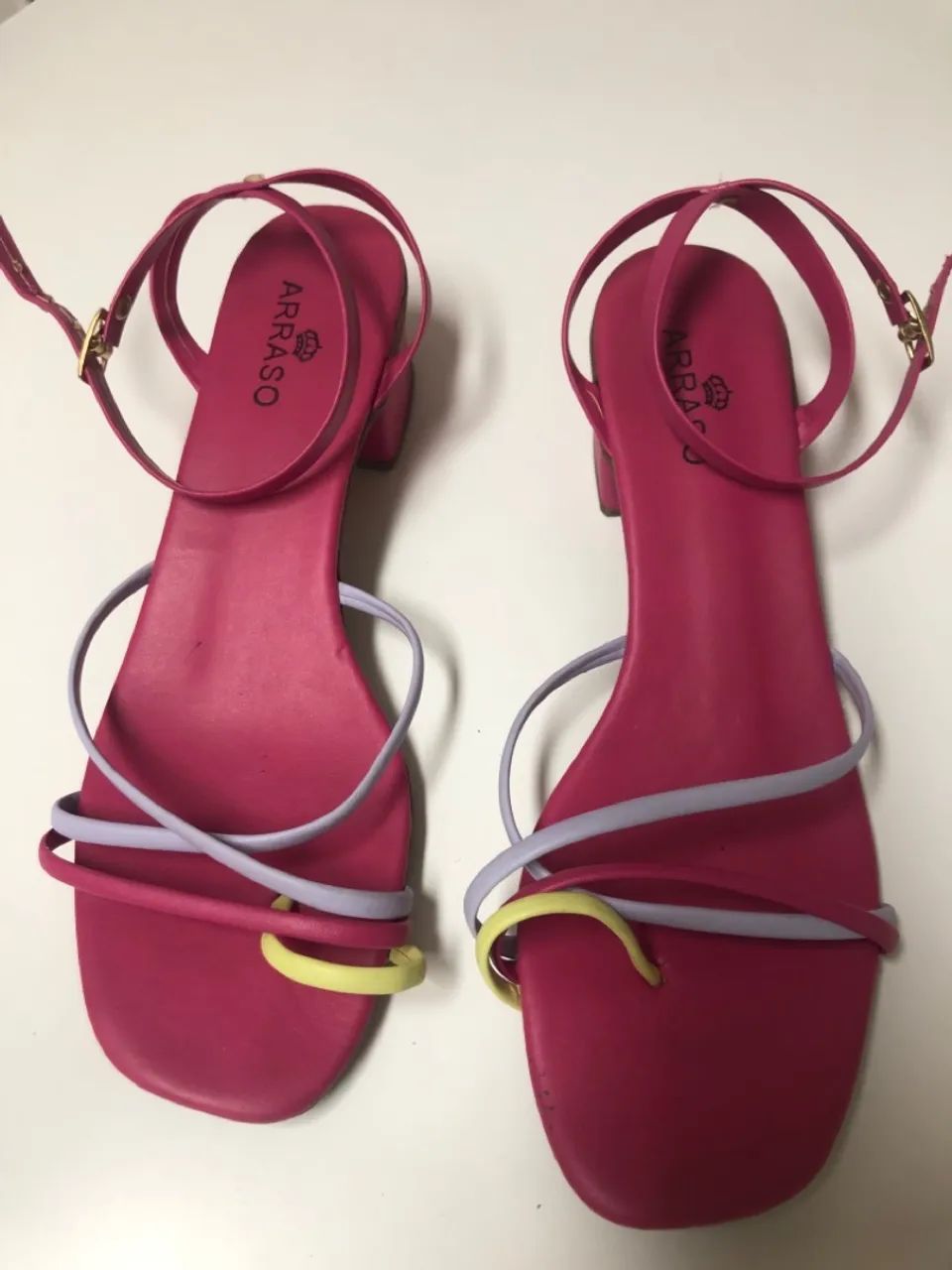 Sandálias Pink com Detalhes Coloridos