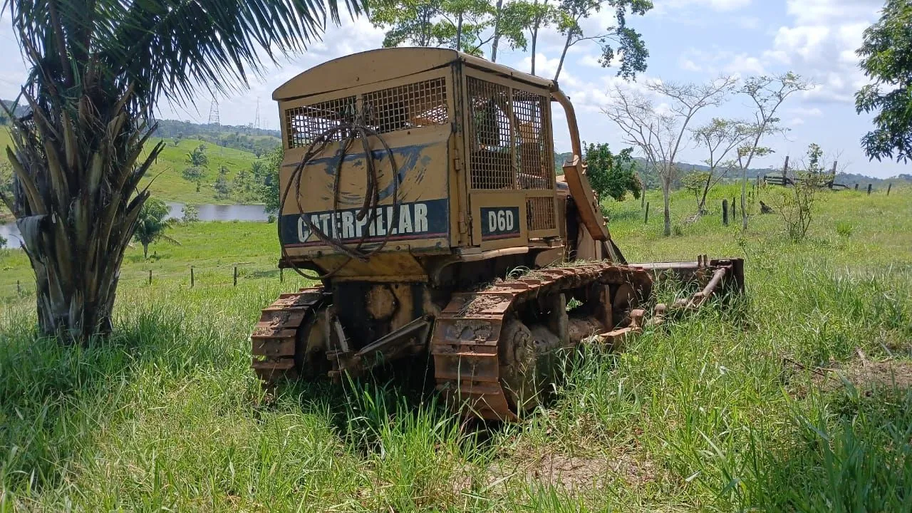 Trator de Esteira Caterpillar D6D