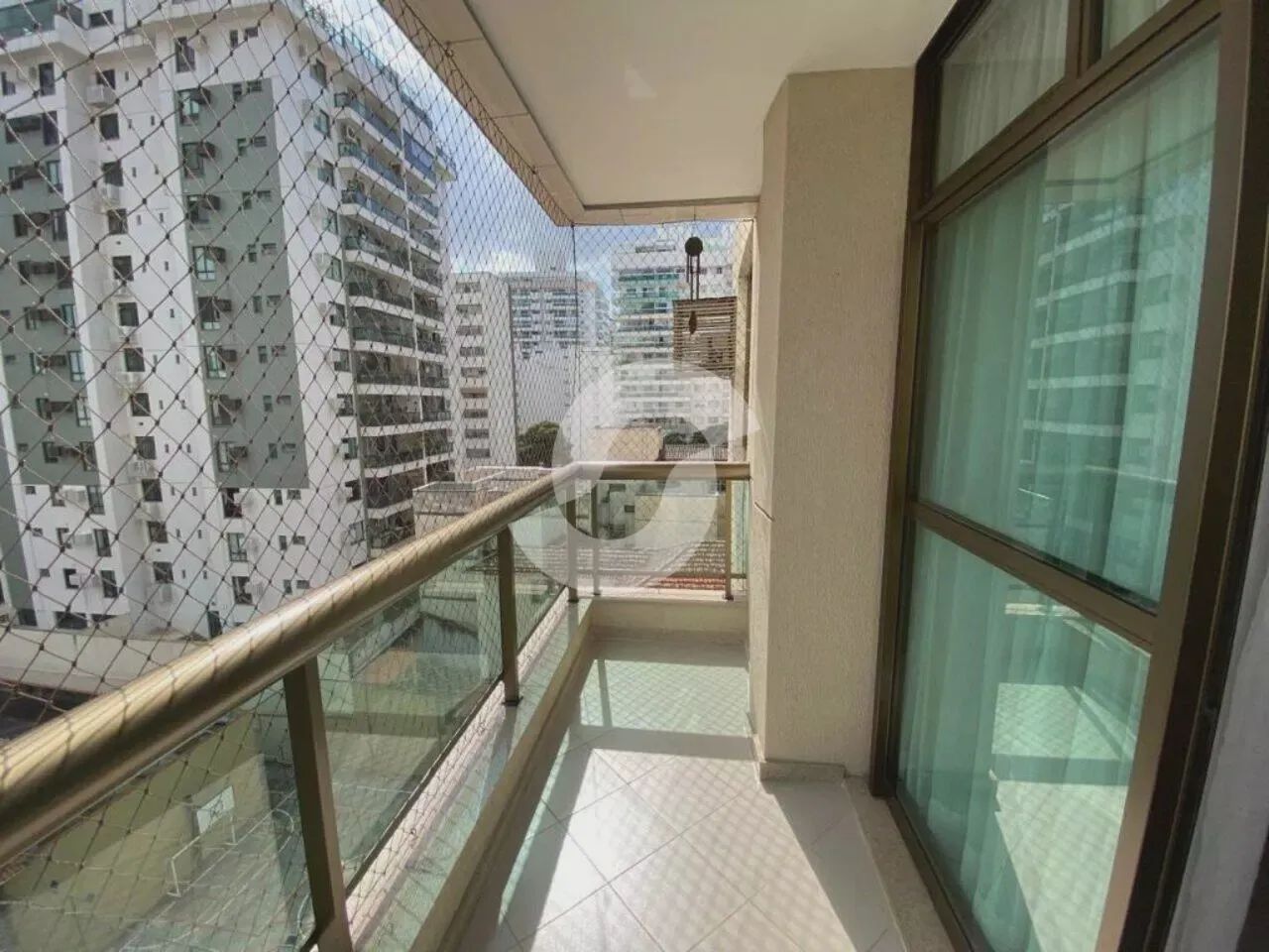 Apartamento com 2 quartos (1 suíte), 1 vaga, em Icaraí - Niterói - RJ