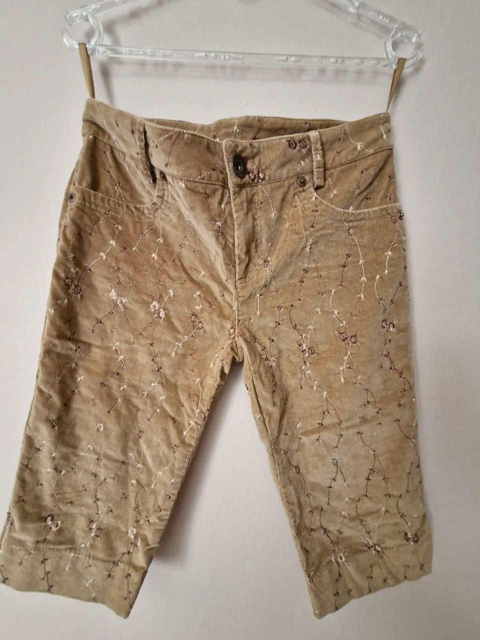 Conjunto Cheroy de Blazer e Shorts em Veludo Cotelê Bege - Foto 4
