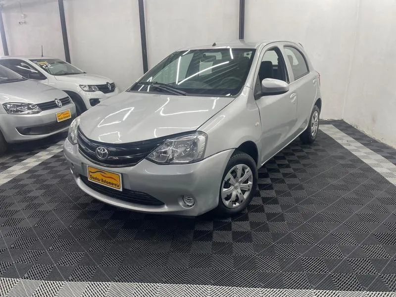 TOYOTA ETIOS HB X 2015