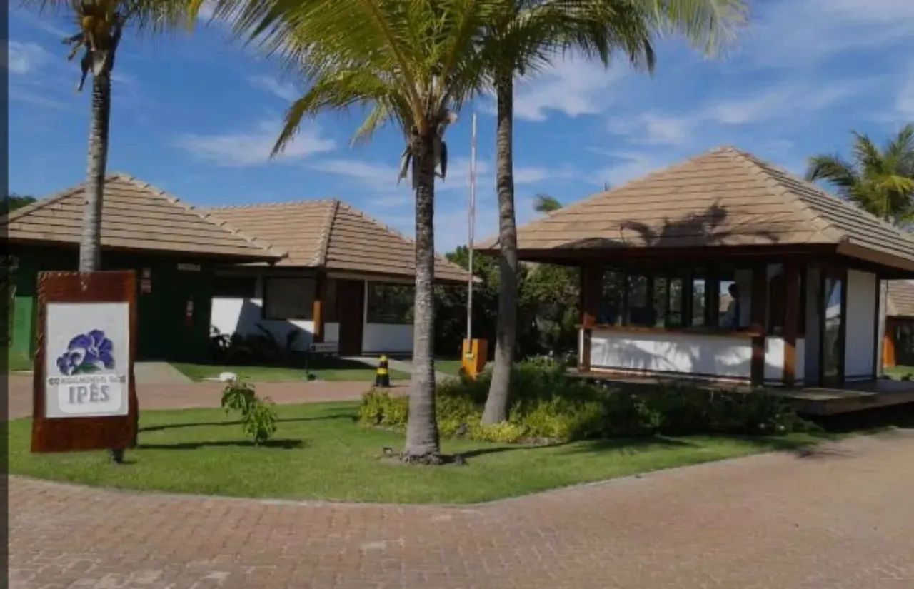 Terreno a venda em praia do forte plano de esquina no piscina naturais condomínio dos ipes