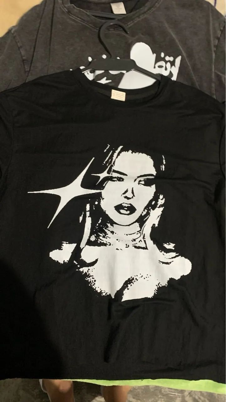 Camiseta preta com estampa Y2K - Foto 3