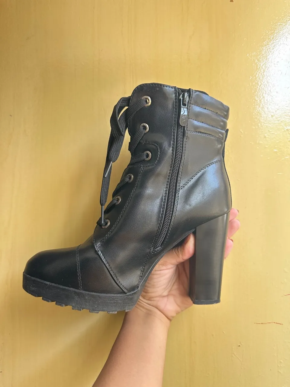 Bota mooncity preta cano alto