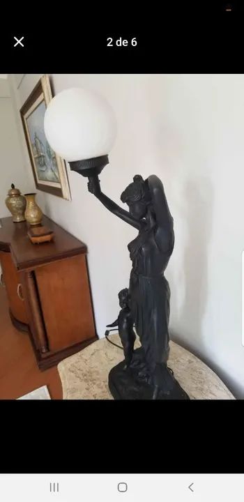 Lustre de mesa com escultura em resina  - Foto 3