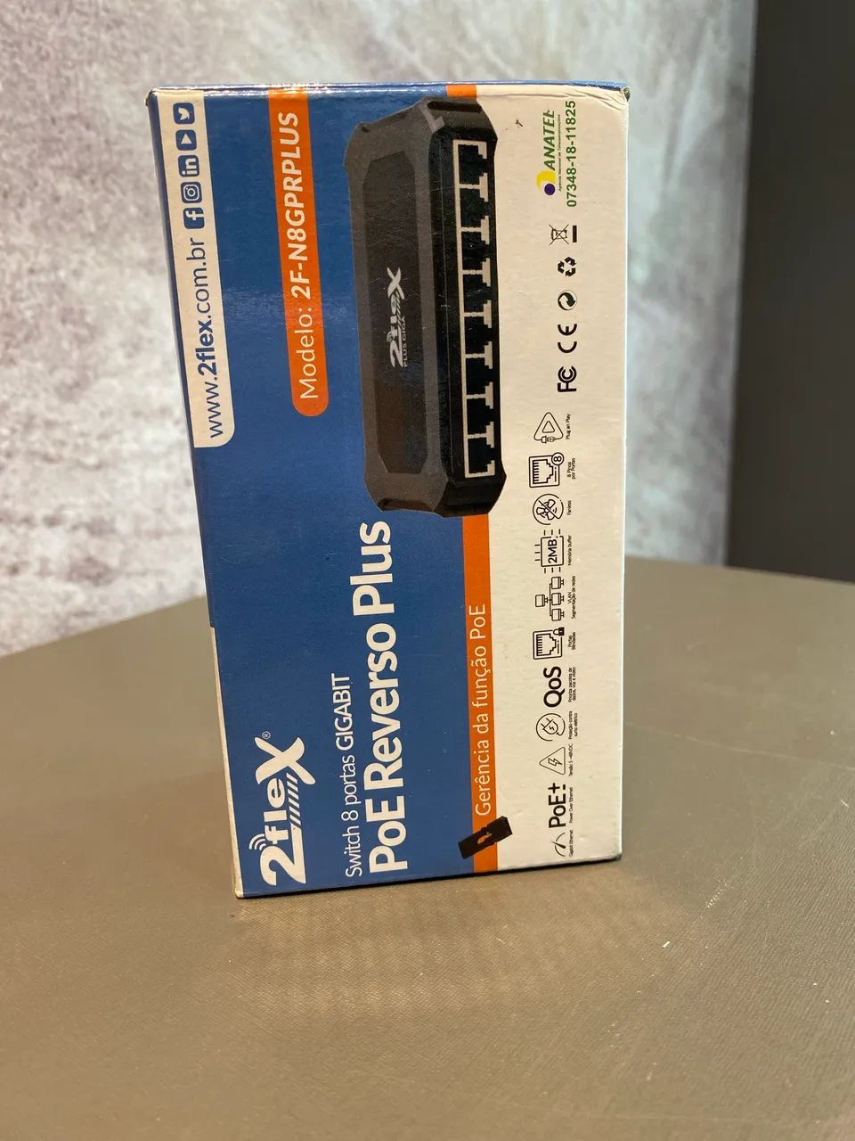 Switch Giga Plus Poe Reverso