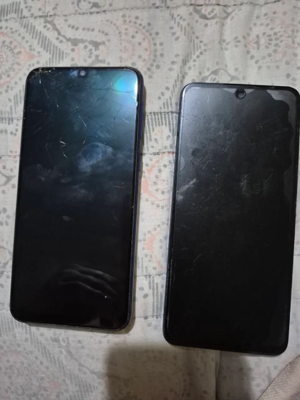 Vendo dois celulares com defeitos