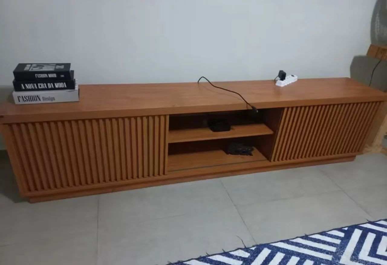 Rack Arezzo 2,20m para TV até 75? com portas de correr ripadas 
