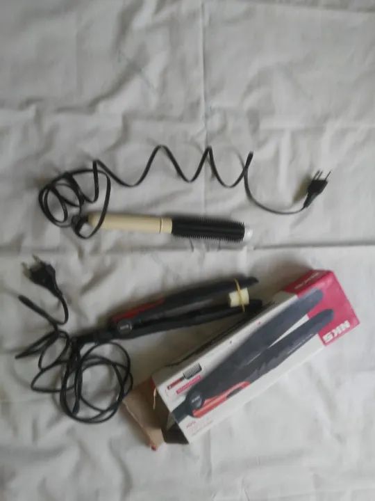 Escova modeladora e Prancha para cabelos.