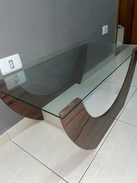 Mesa de centro moderna em madeira e vidro64962149809794123