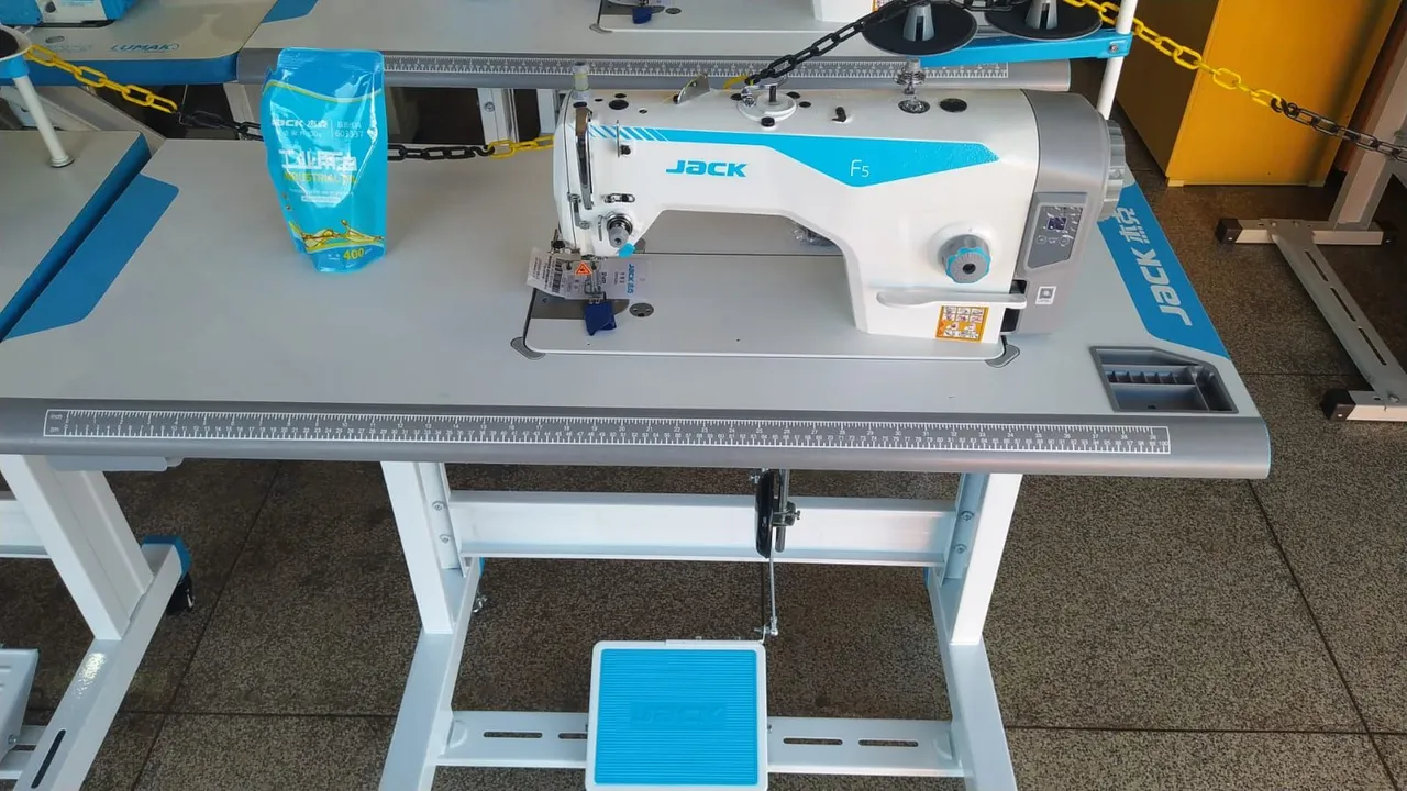 Máquina de Costura Industrial JACK F5