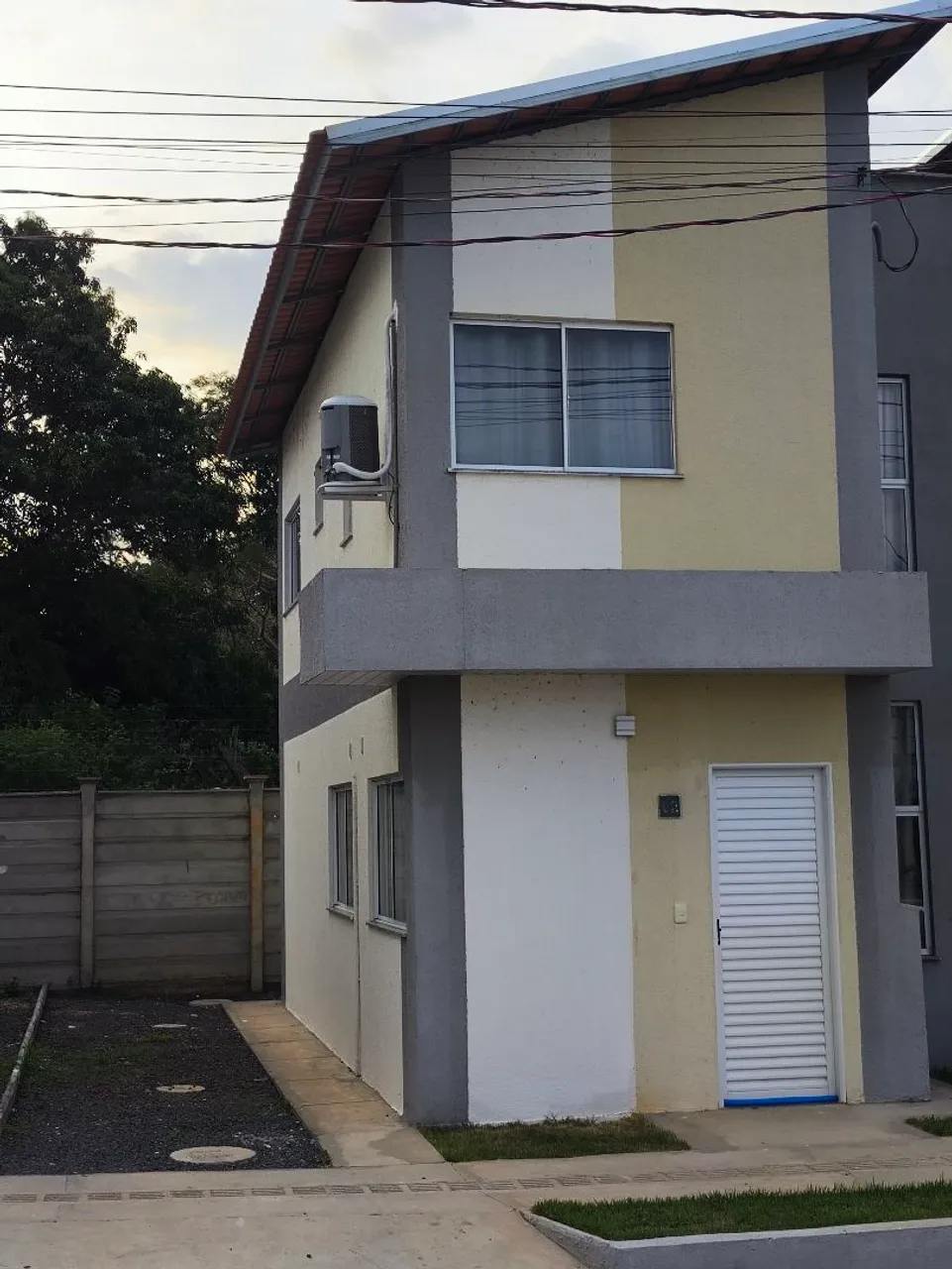Casa duplex em condomínio