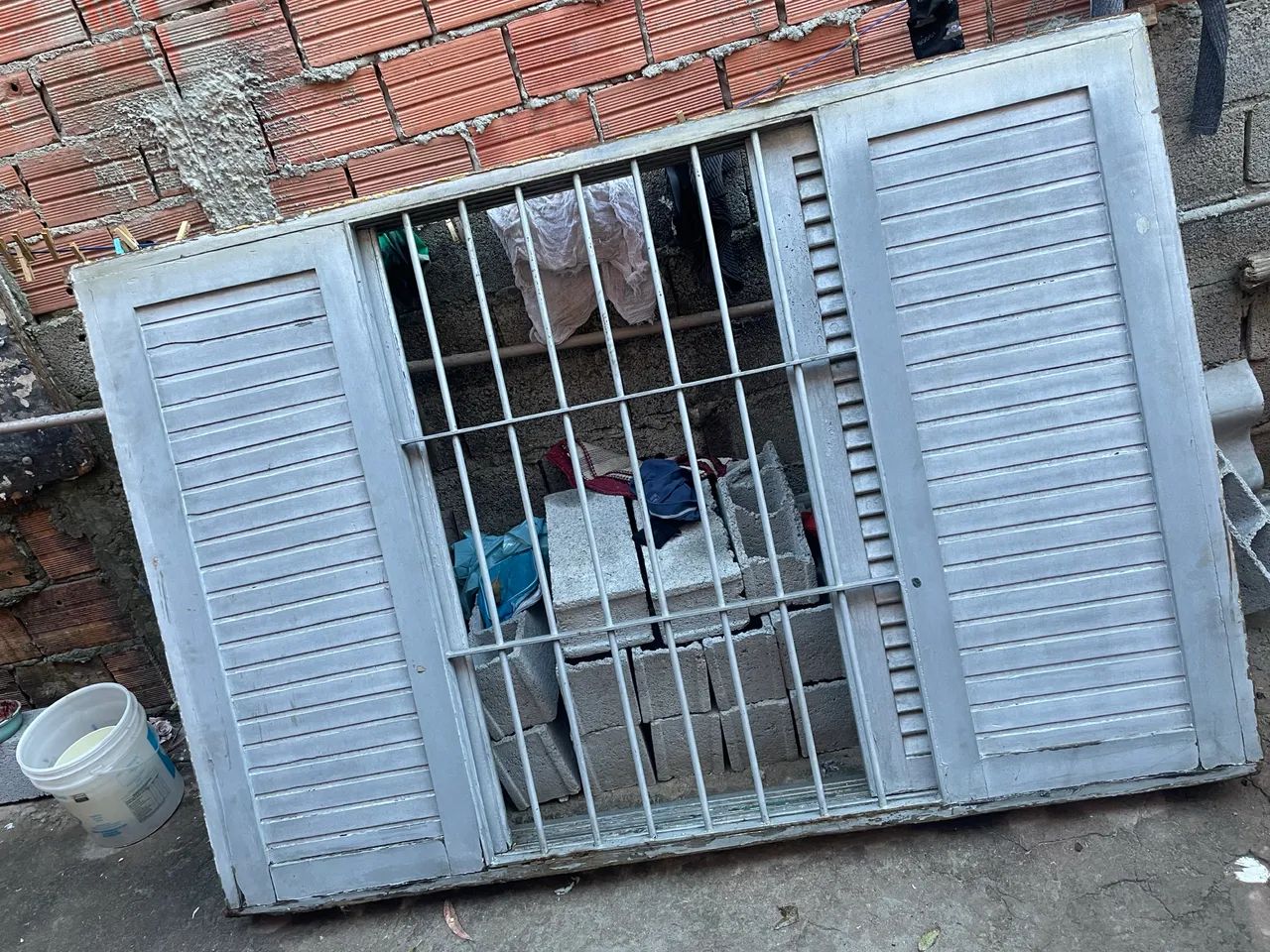 Janela de madeira  120$