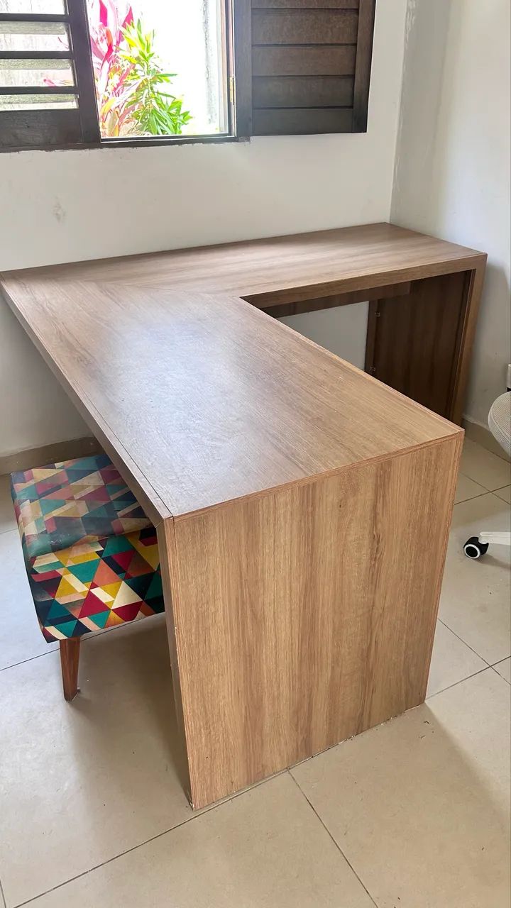 Mesa de canto para escritório 