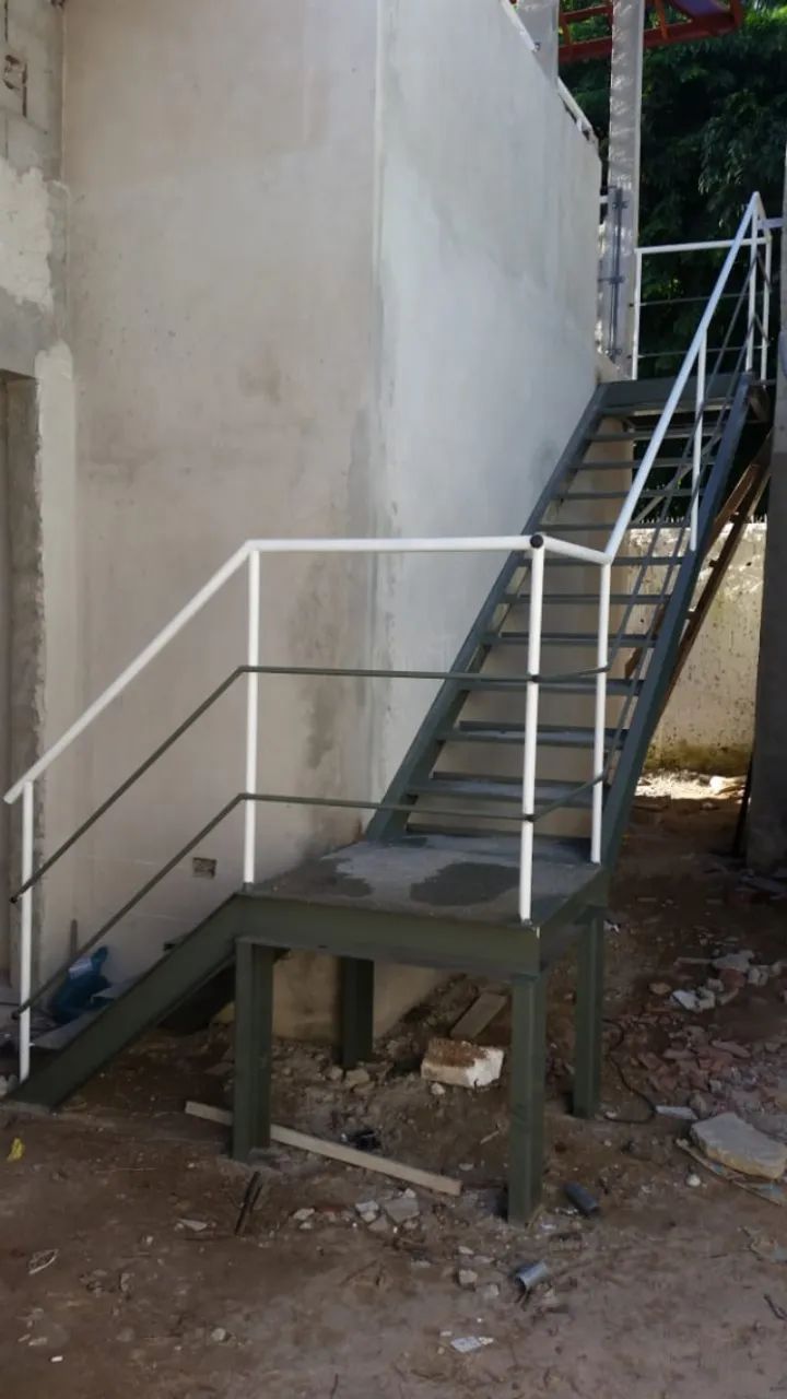 ESCADA CARACOL EM FERRO REFORÇADO MODERNO E SOFISTICADO - Foto 2