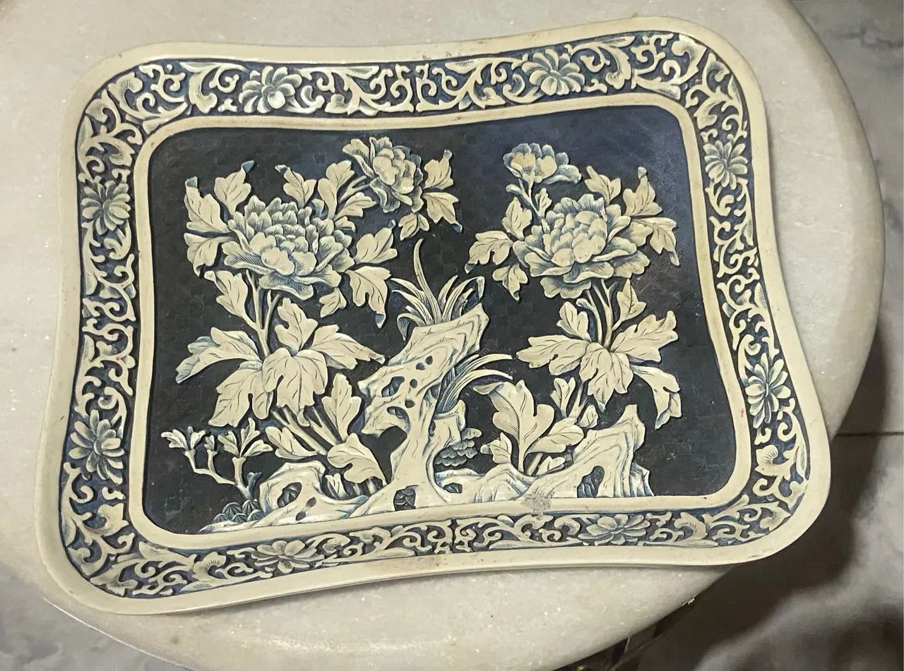 Raridade: 1 bandeja laca chinesa azul e branco entalhe dragão/flor 26x23 - Foto 4