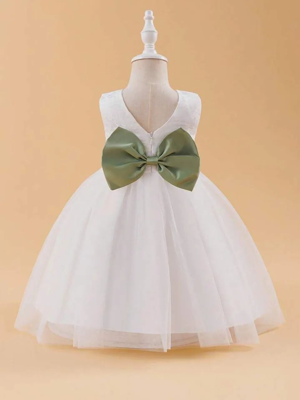Vestido Branco com Laço Verde