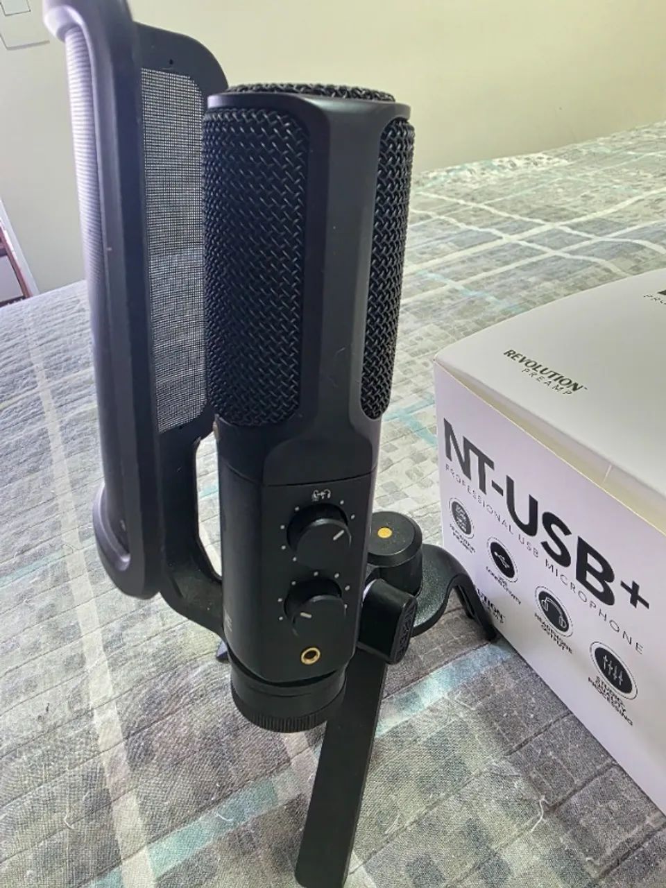 Microfone Røde NT-USB+ (Plus) USB-C Profissional + Suporte de Mesa e Cabo Original - Foto 2
