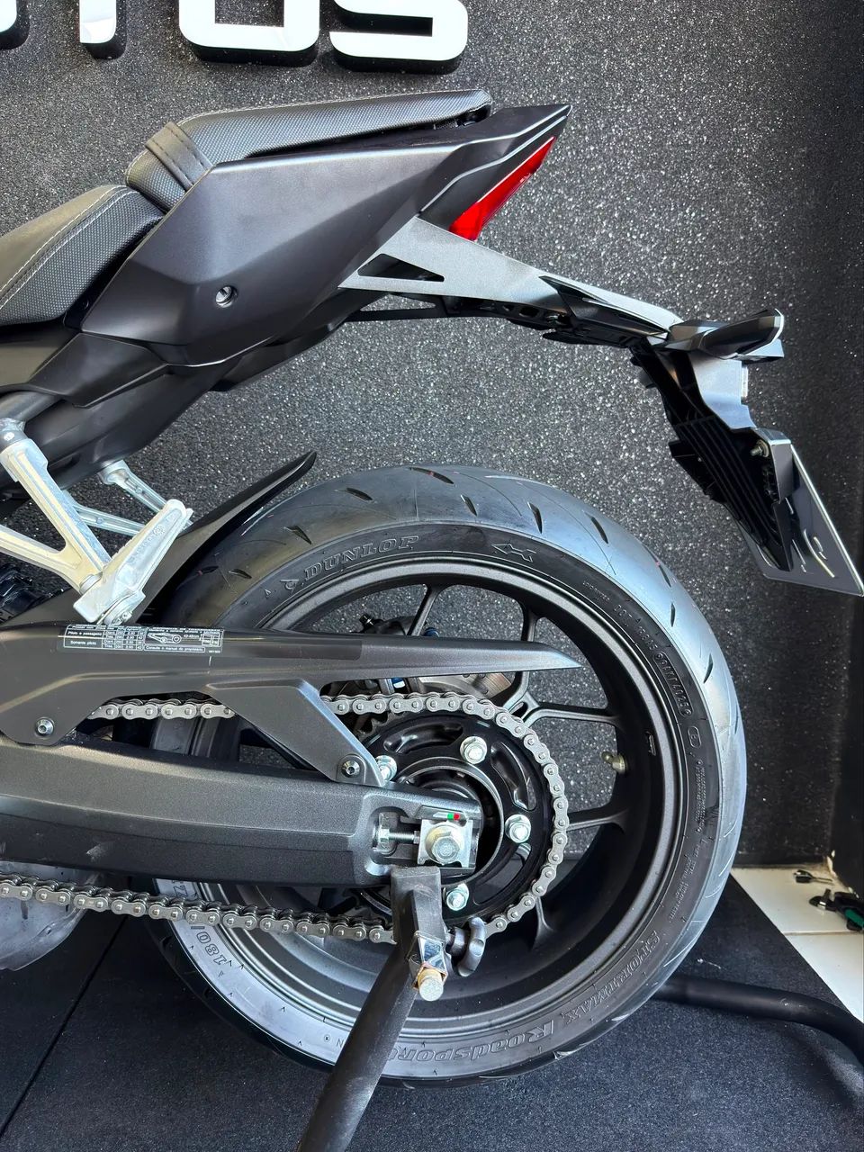 CB 650R E-CLUTCH - 2026 - 600KM - Foto 4