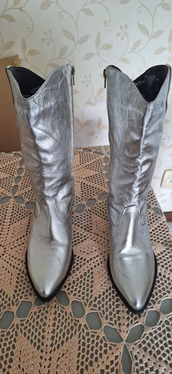 Bota de couro prateado 