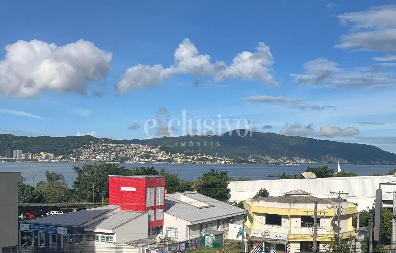 Apartamento 2 dormitórios em Coqueiros