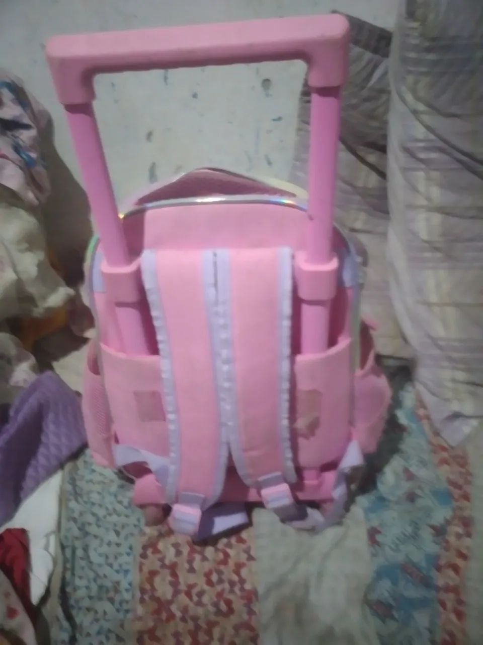 Mochila infantil com rodinhas.  - Foto 2