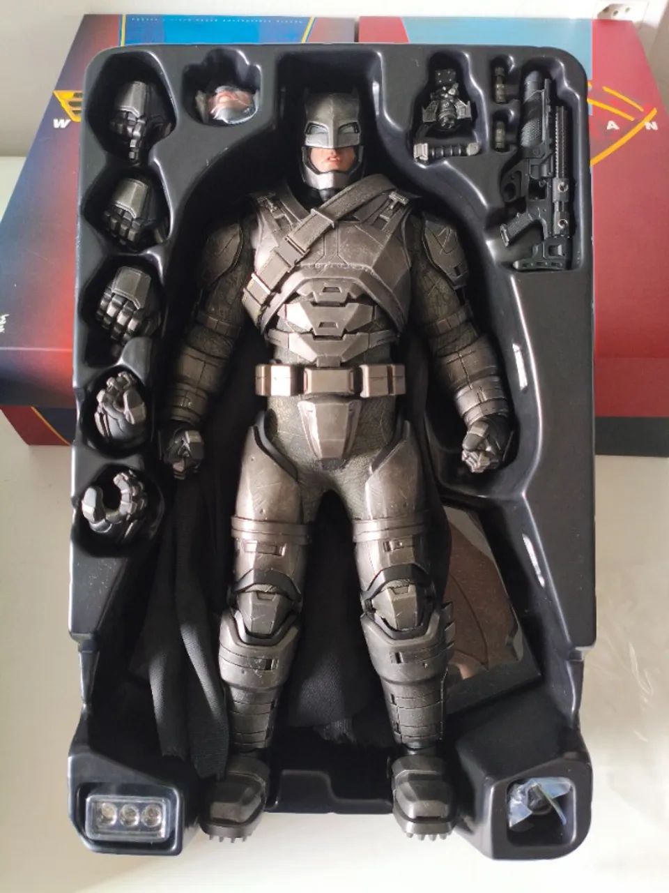 Hot toys Armored Batman (superman Vs Batman) - Foto 2