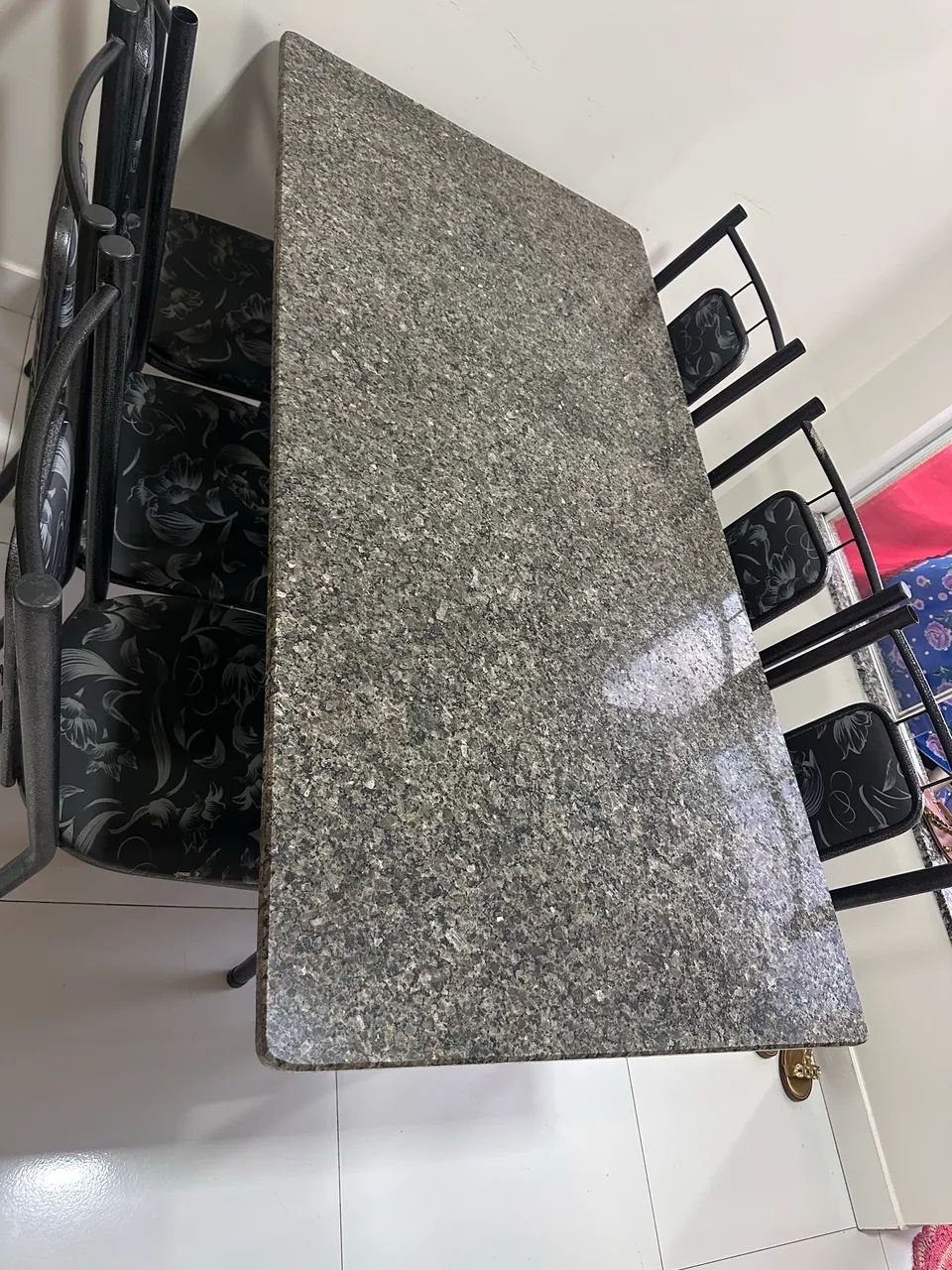 Vendo mesa de mármore com 6 cadeiras  - Foto 3