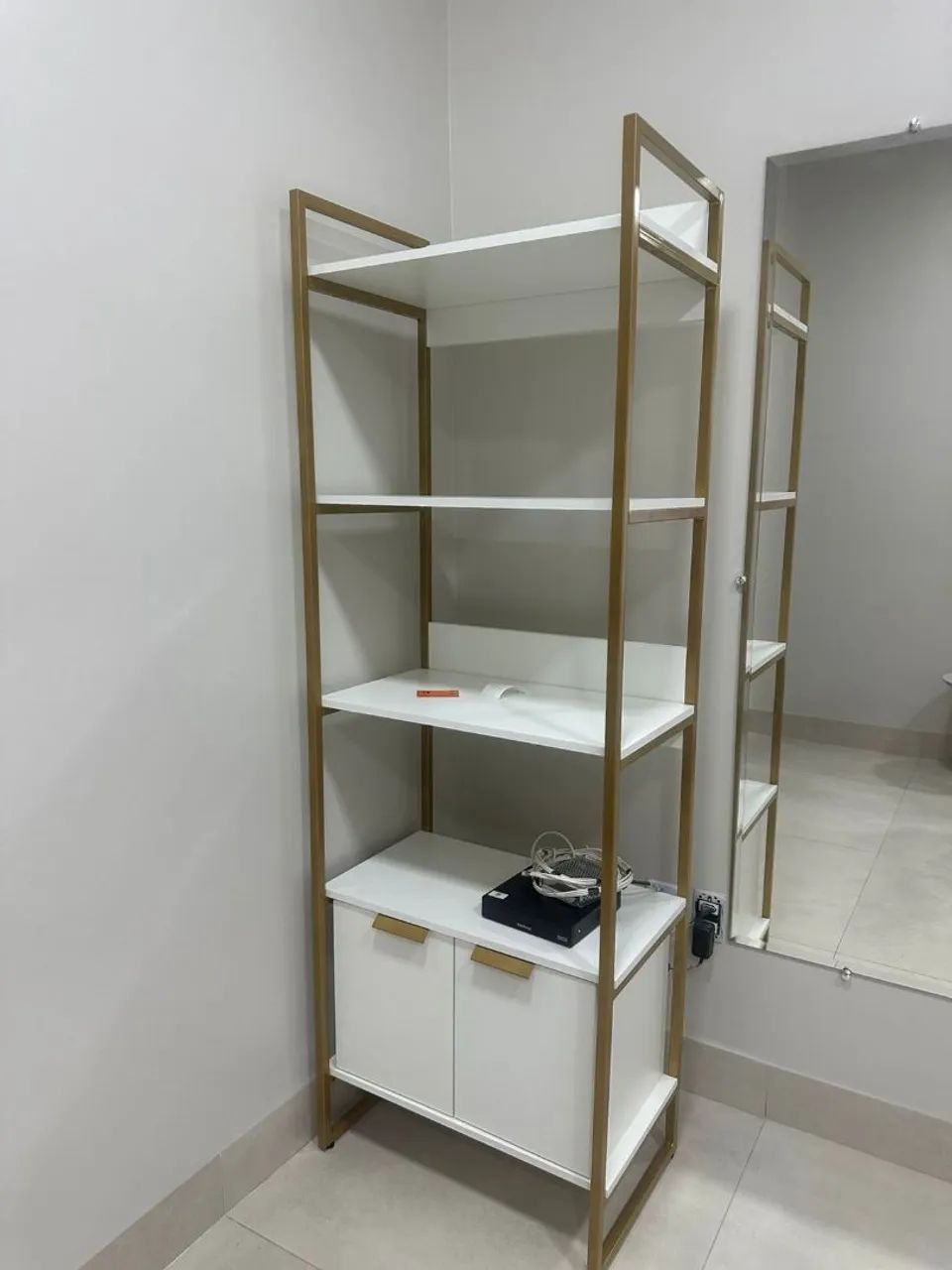 Estante com portas  - Foto 2