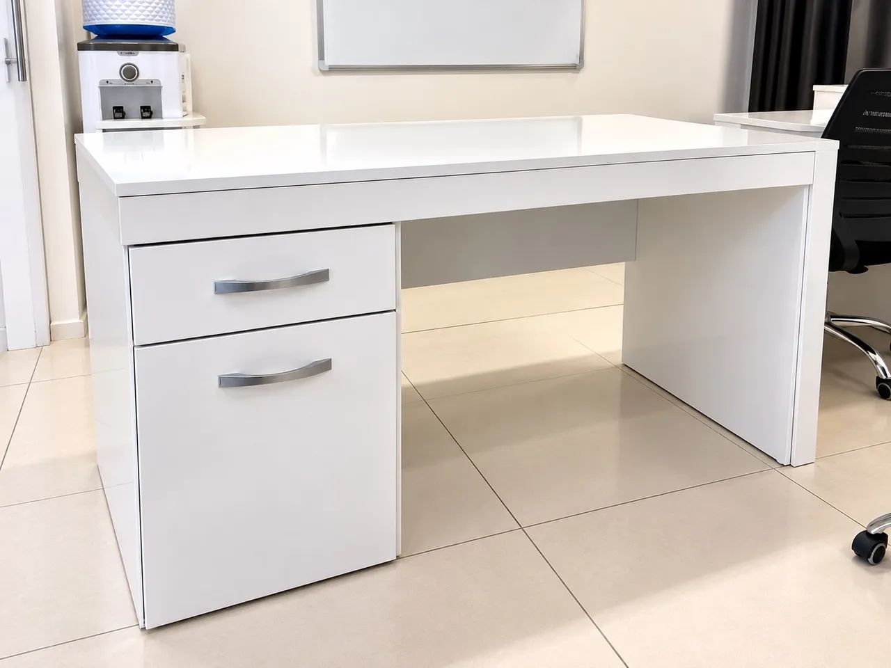 Mesa escritório com gaveta