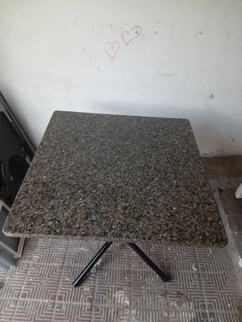 VENDO UMA MESA DE MARMORE QUADRADA SO A MESA SO - Foto 2